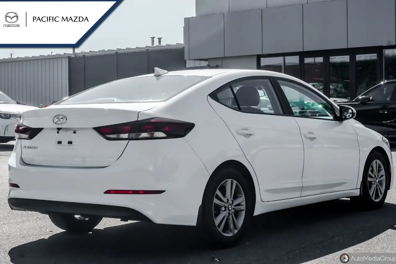 Hyundai ELANTRA снимка Hyundai ELANTRA