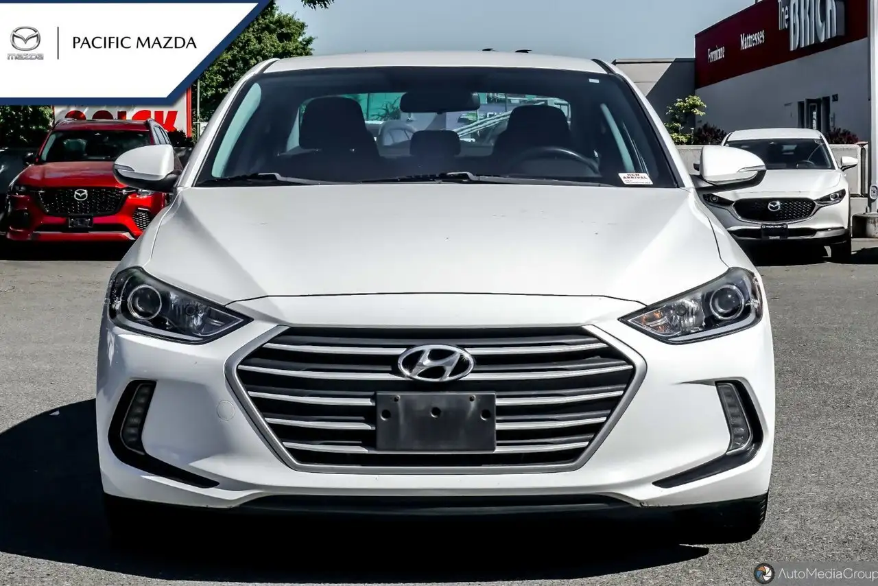Hyundai ELANTRA снимка Hyundai ELANTRA