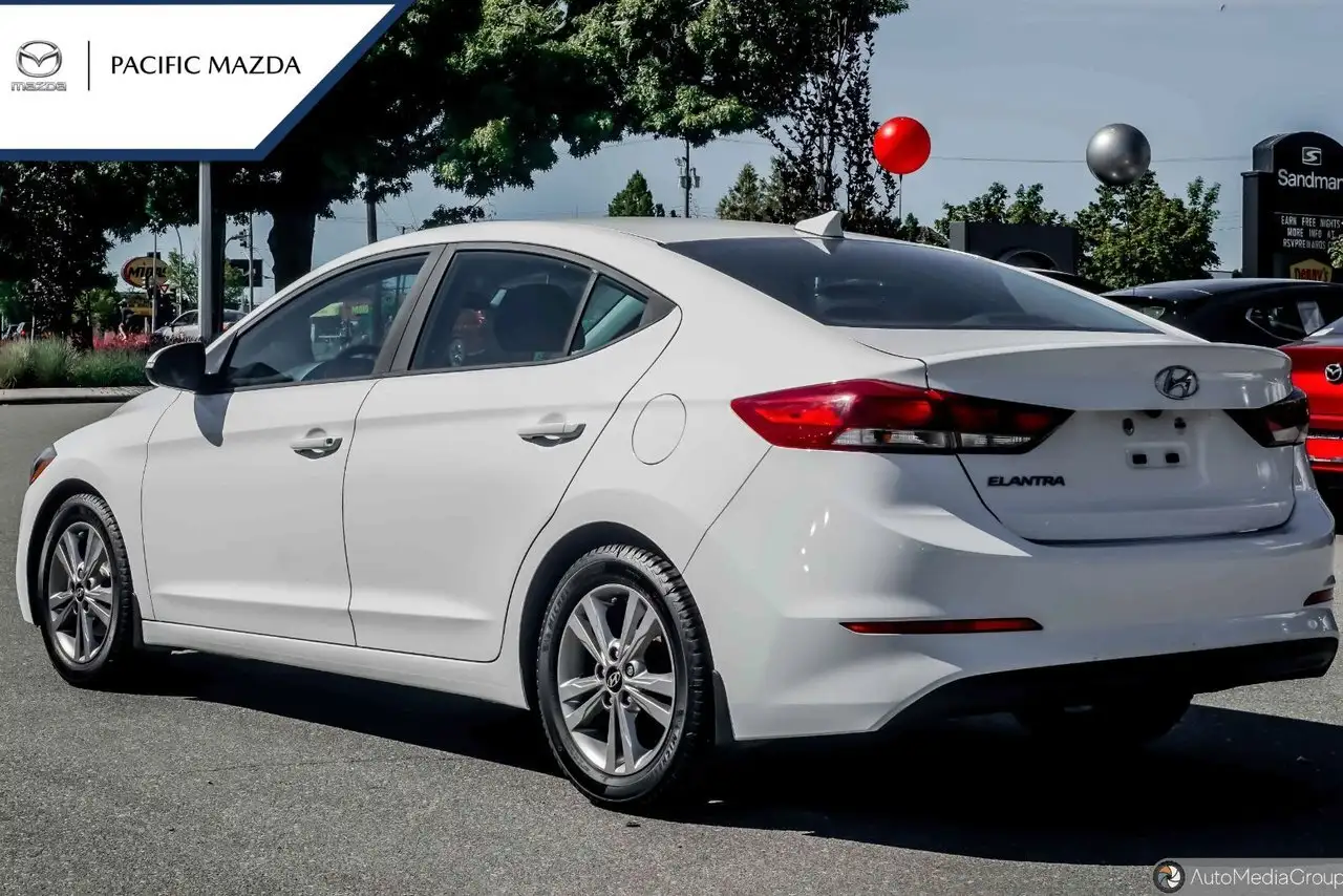 Hyundai ELANTRA снимка Hyundai ELANTRA