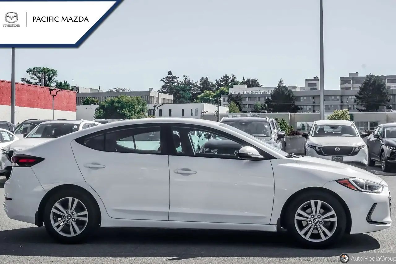 Hyundai ELANTRA снимка Hyundai ELANTRA
