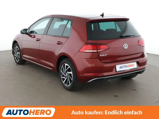 Volkswagen Golf view 4