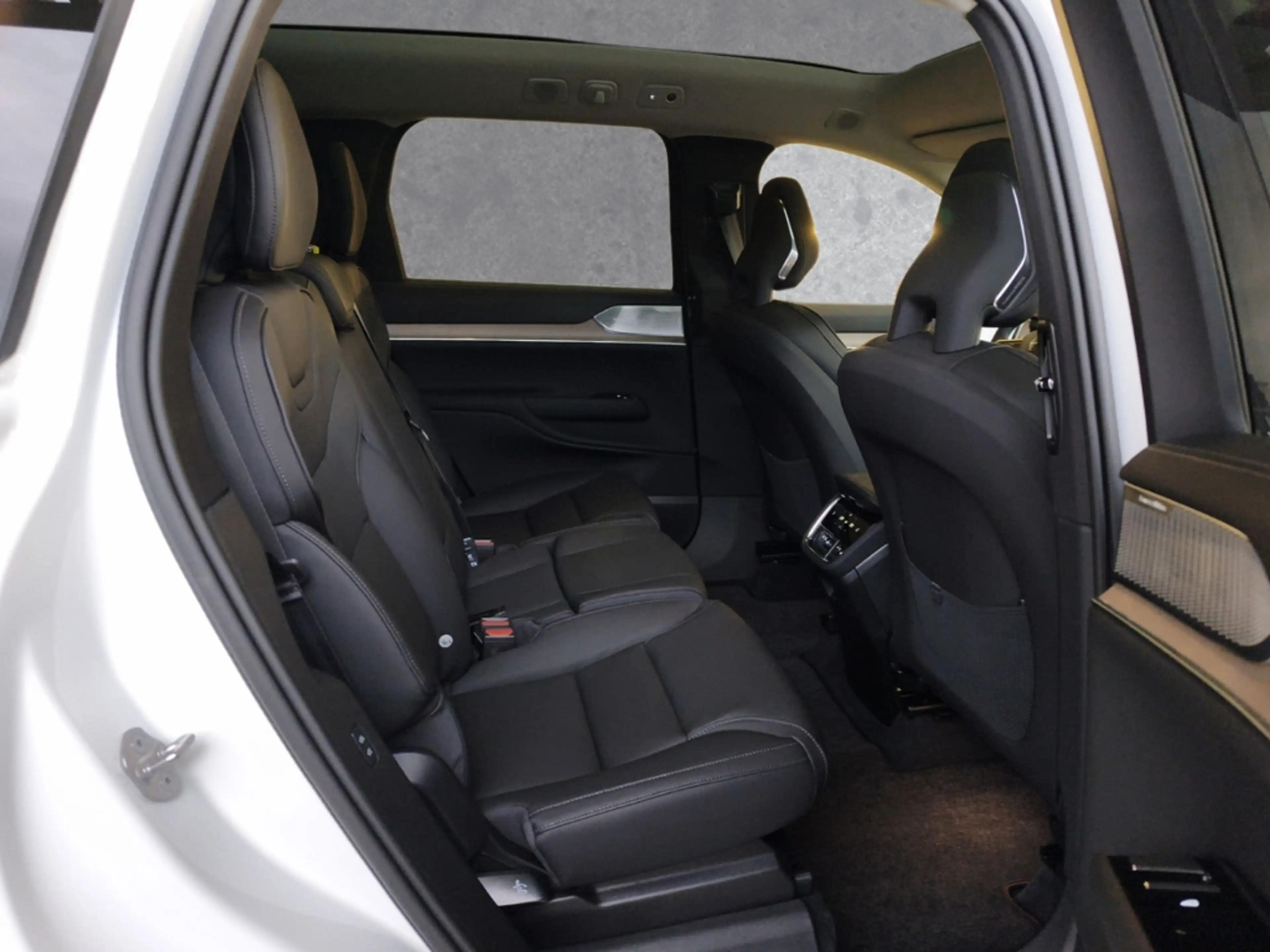 Volvo EX90 Ultra Pure Electric AWD 7-Sitzer Bowers & Wilkins — photo 5