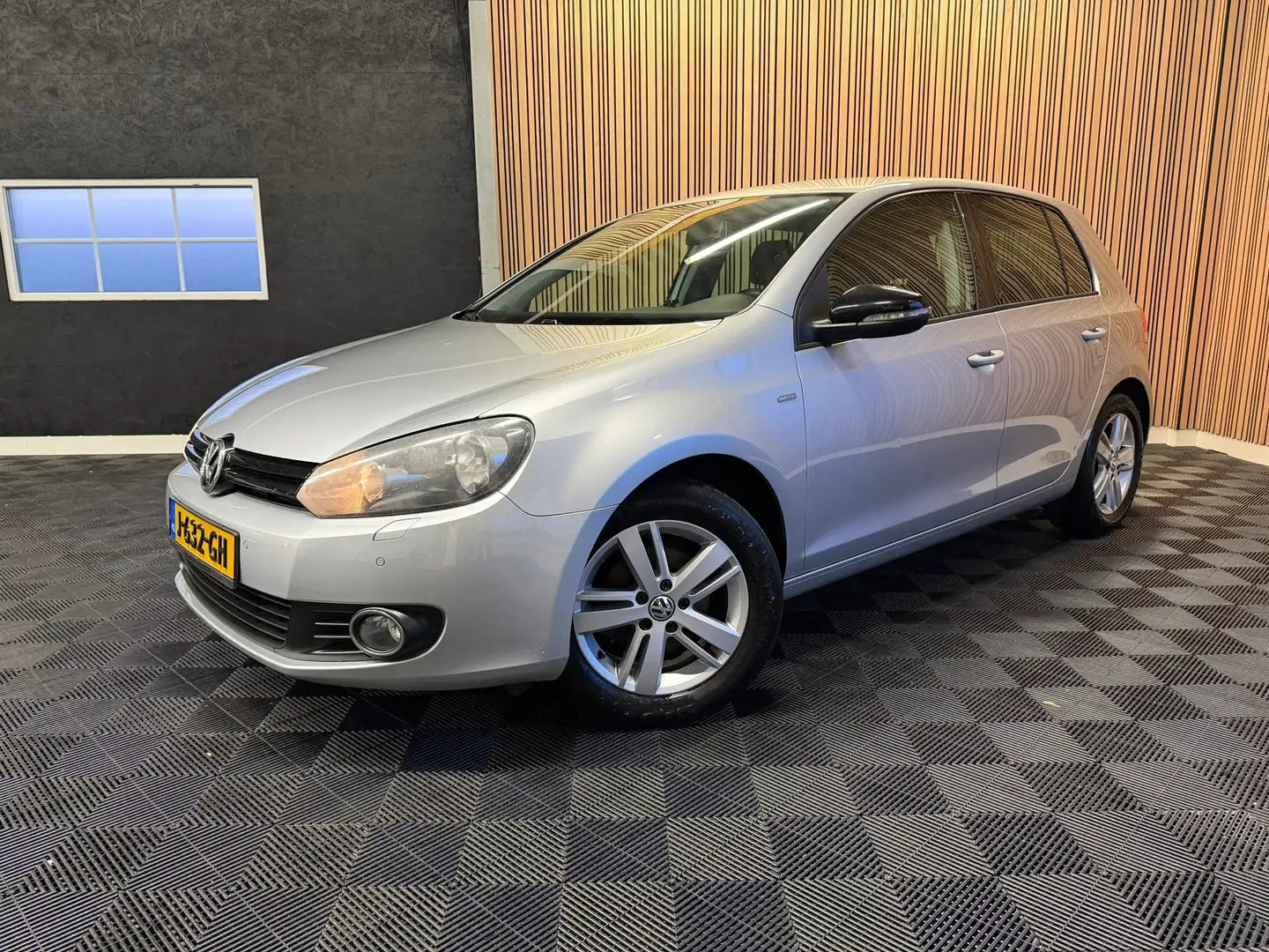 Volkswagen Golf 1.2 TSI Highline Clima Pdc Trekhaak Grijs - 1