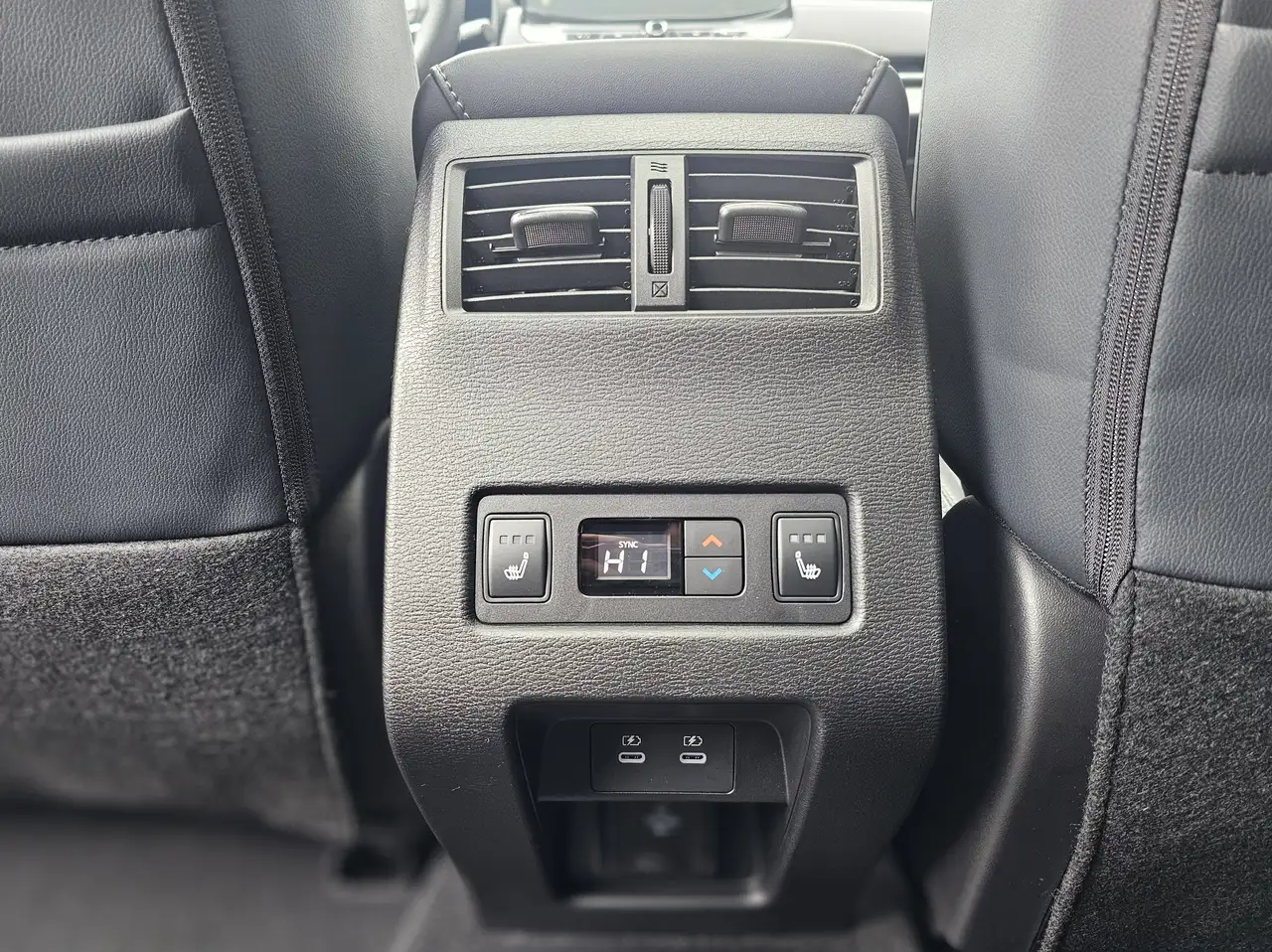 Mitsubishi Outlander снимка Mitsubishi Outlander