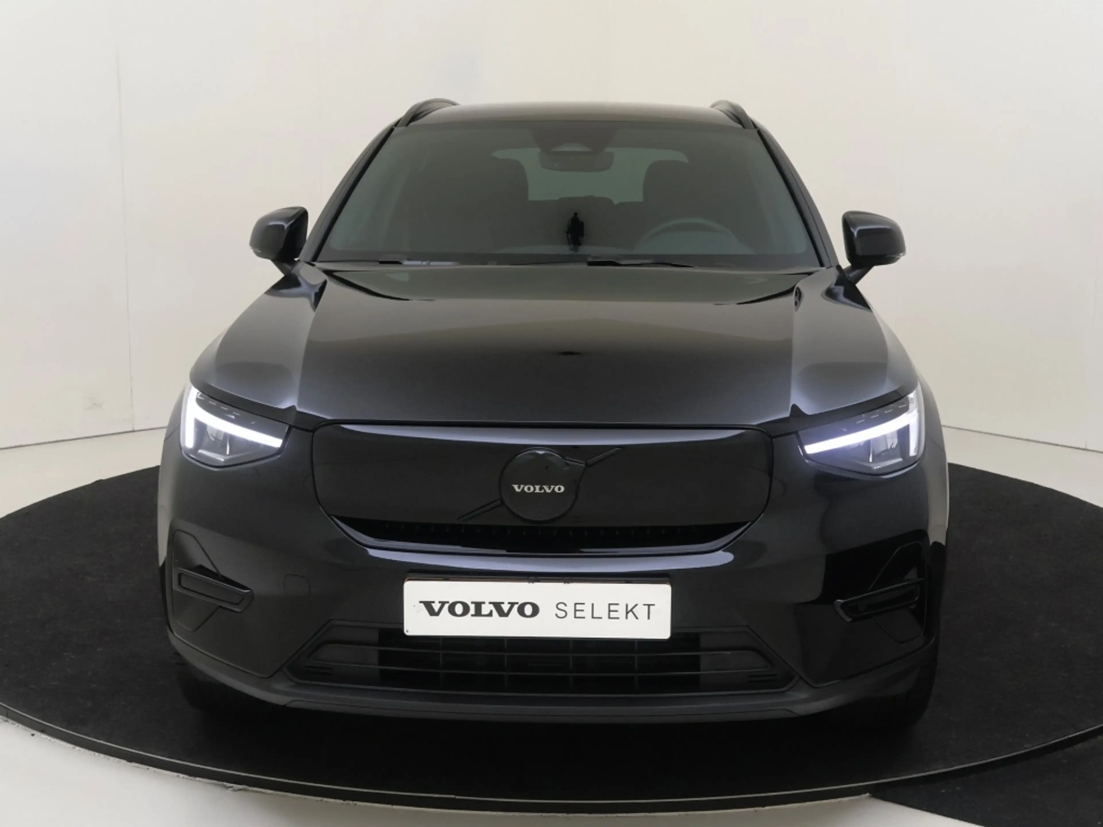 Volvo EX40 Extend. Plus Black Ed. 82kWh | 20" Velgen | Getint — photo 3
