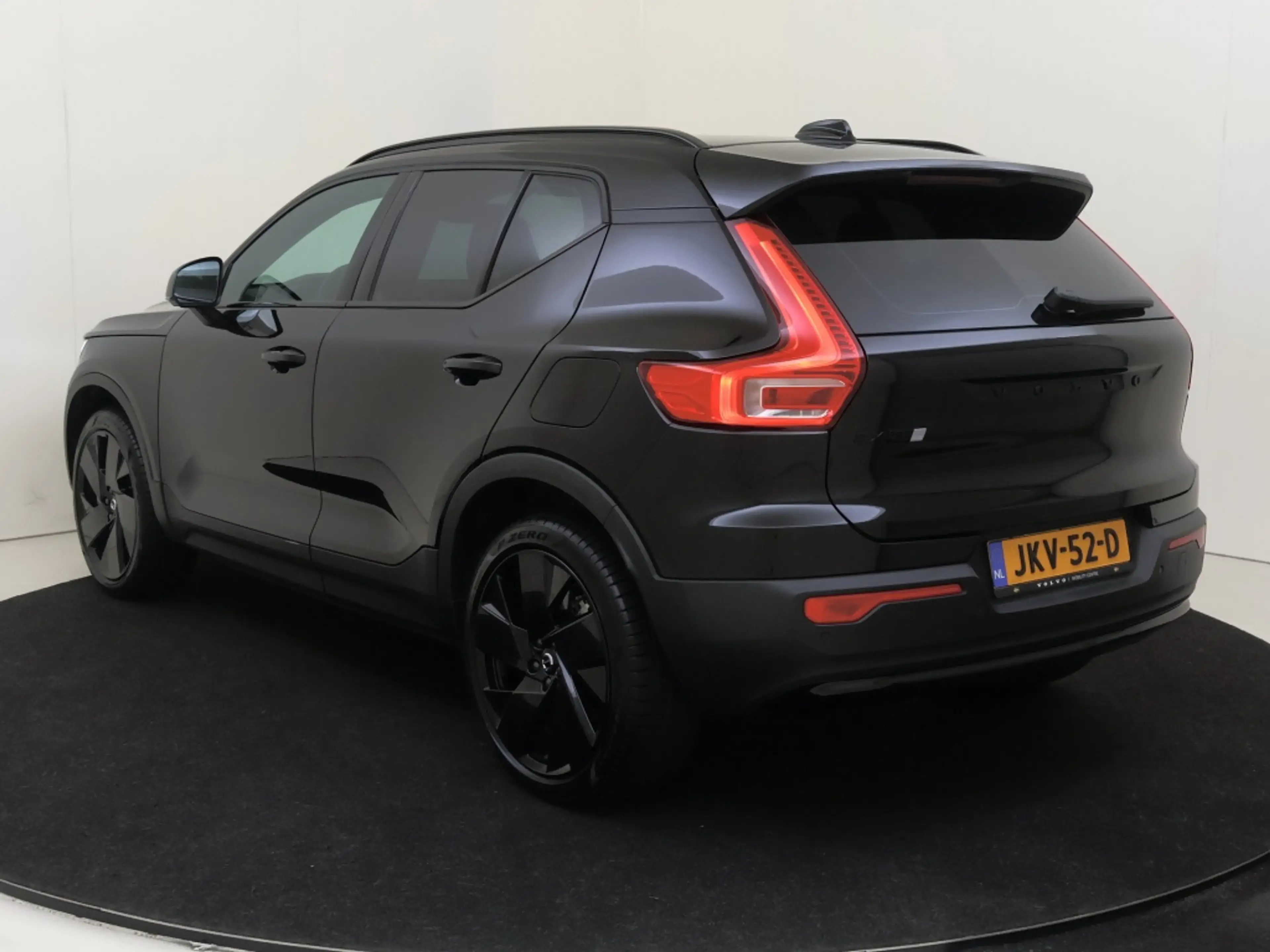 Volvo EX40 Extend. Plus Black Ed. 82kWh | 20" Velgen | Getint — photo 4