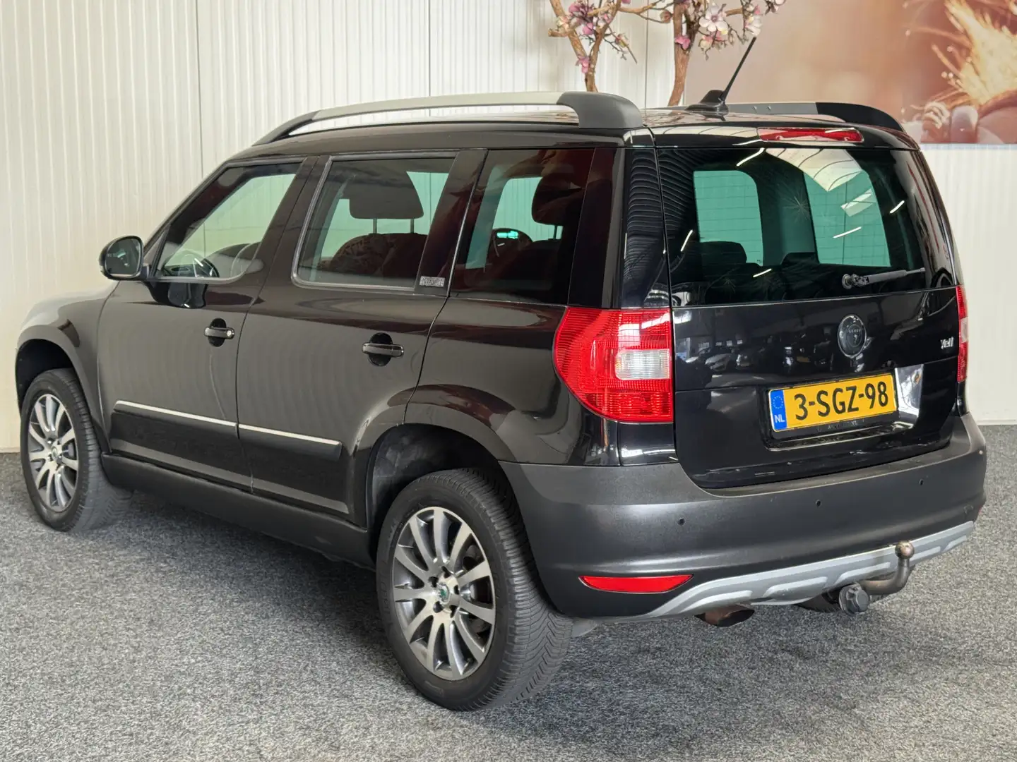 Skoda Yeti 1.2 TSI ADVENTURE TREKHAAK NAVIGATIE CLIMATE CONTR Zwart - 2
