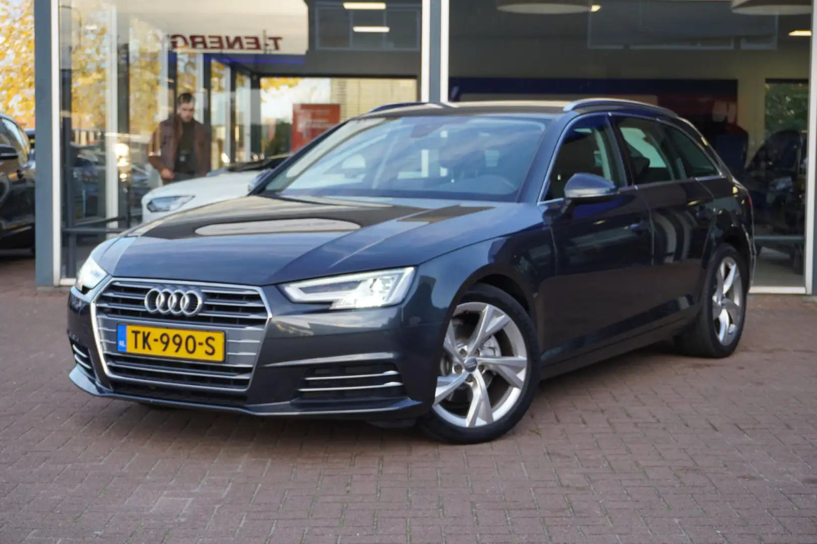Audi A4 Avant 2.0 TDI ultra Sport Lease Edition | Automaat Grijs - 1
