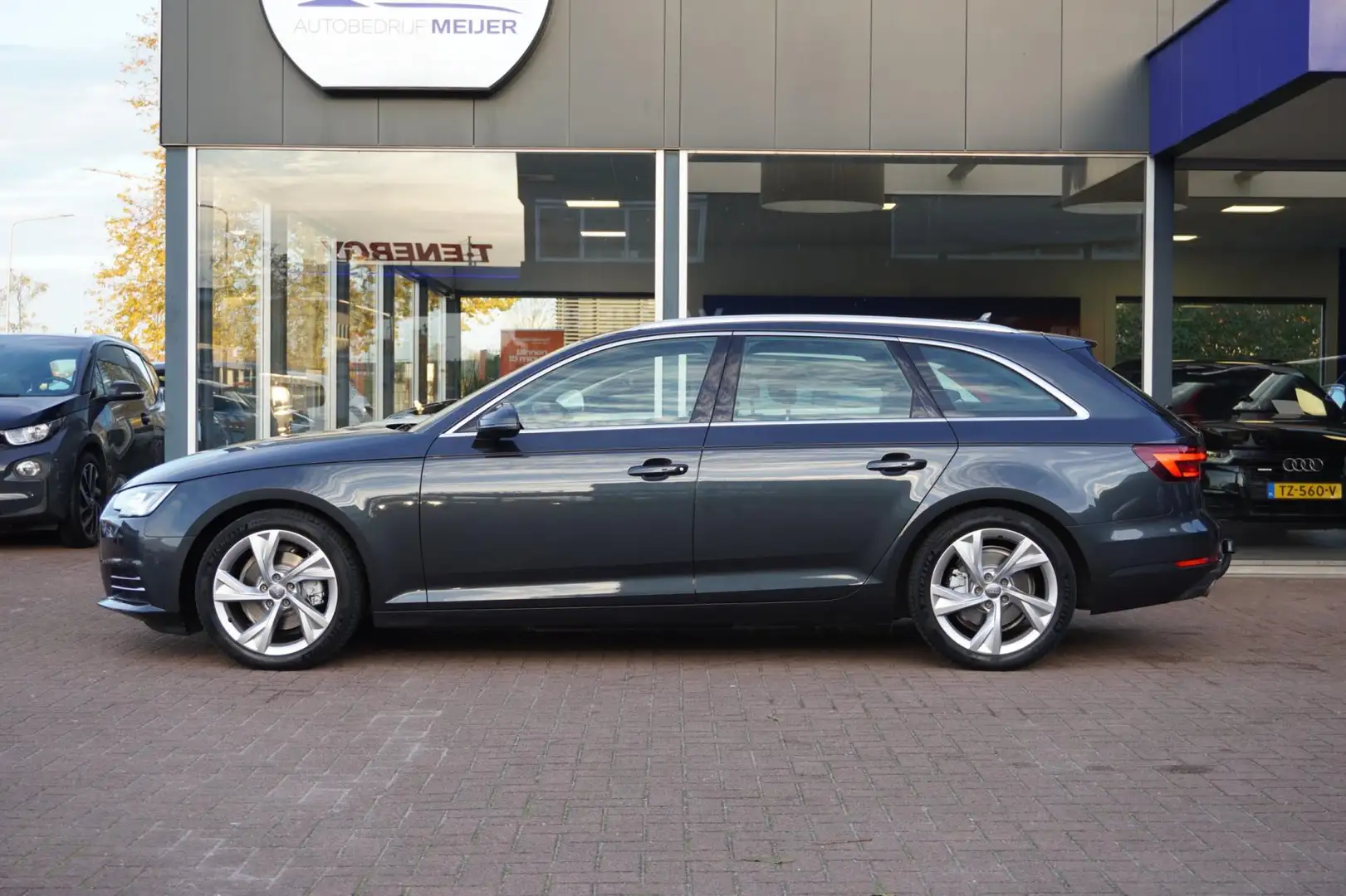 Audi A4 Avant 2.0 TDI ultra Sport Lease Edition | Automaat Grijs - 2