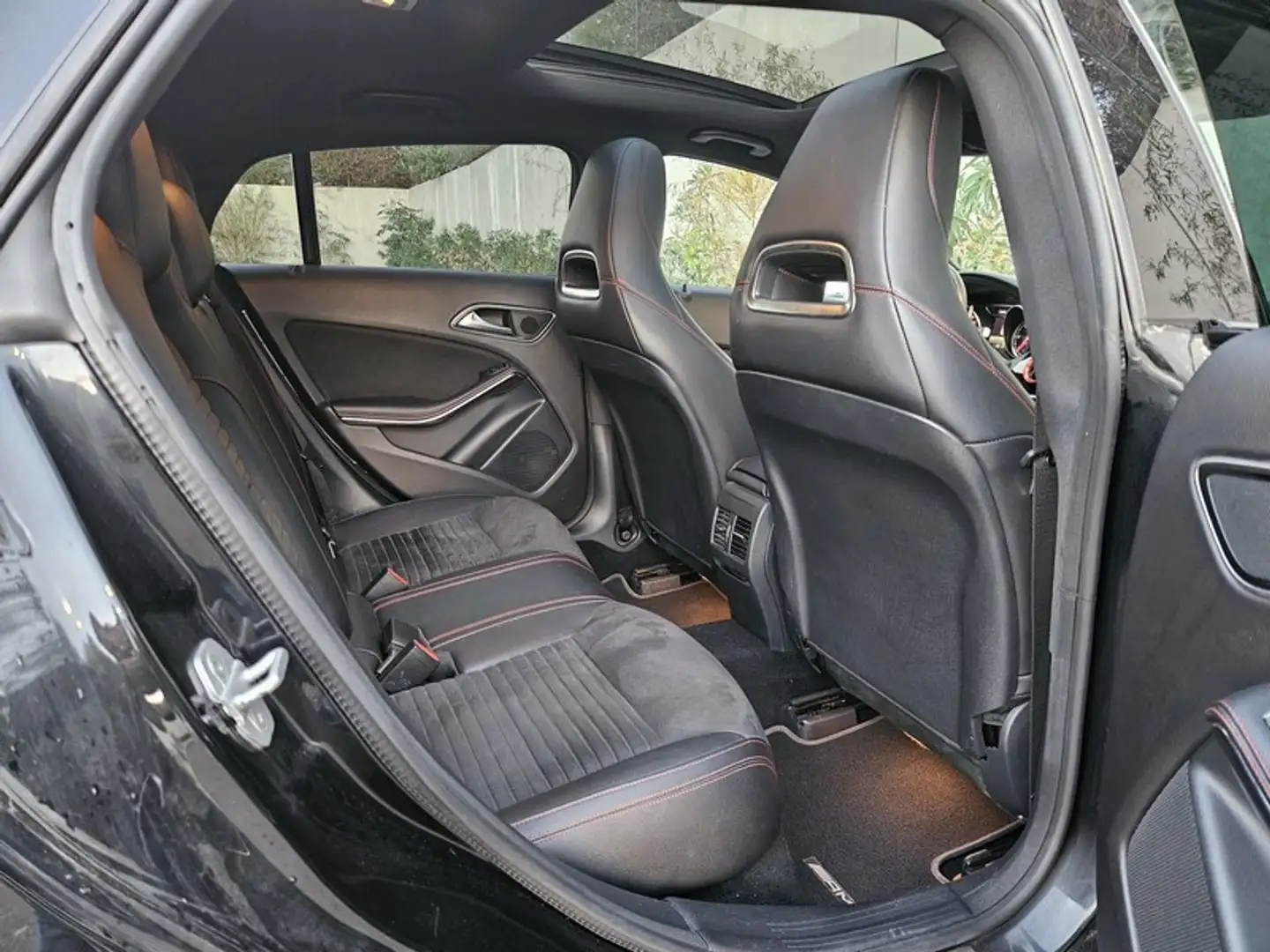 Mercedes-Benz CLA 220 Shooting Brake 220 d 7-G DCT Fascination u - 2