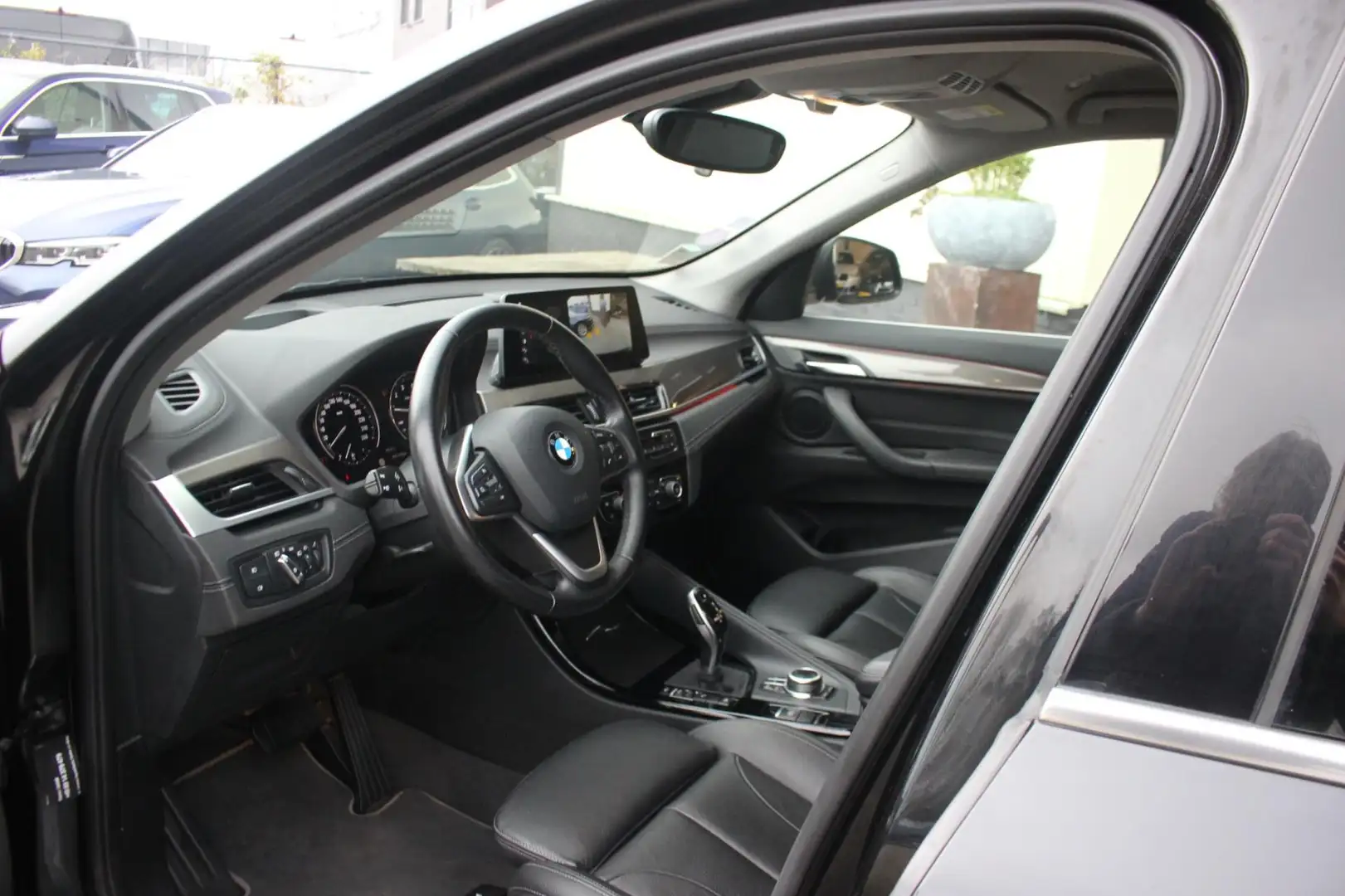 BMW X1 XDrive20i High Executive | Leer | Facelift| Noir - 2