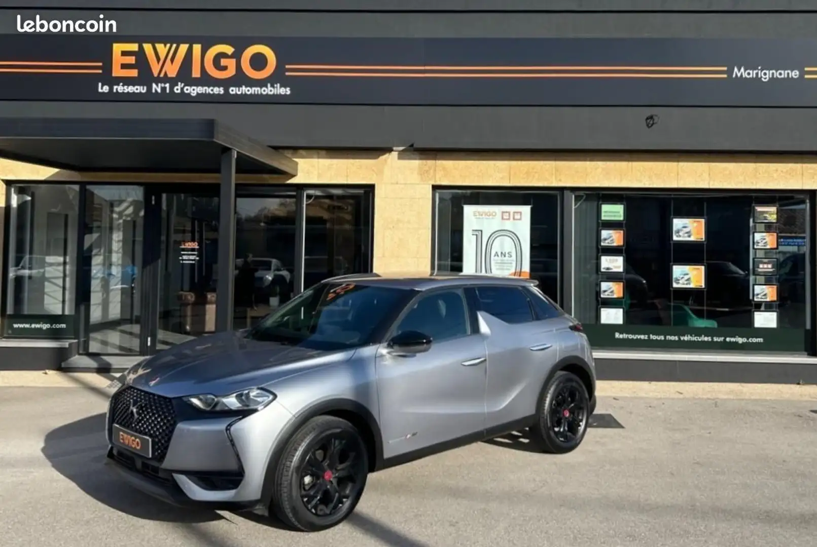 DS Automobiles DS 3 Crossback 1.2 PURETECH 100CH PERFORMANCE LINE 1ERE MAIN GTIE Gris - 1