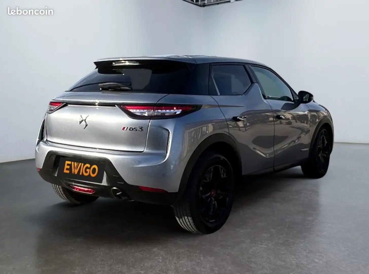 DS Automobiles DS 3 Crossback 1.2 PURETECH 100CH PERFORMANCE LINE 1ERE MAIN GTIE Gris - 2