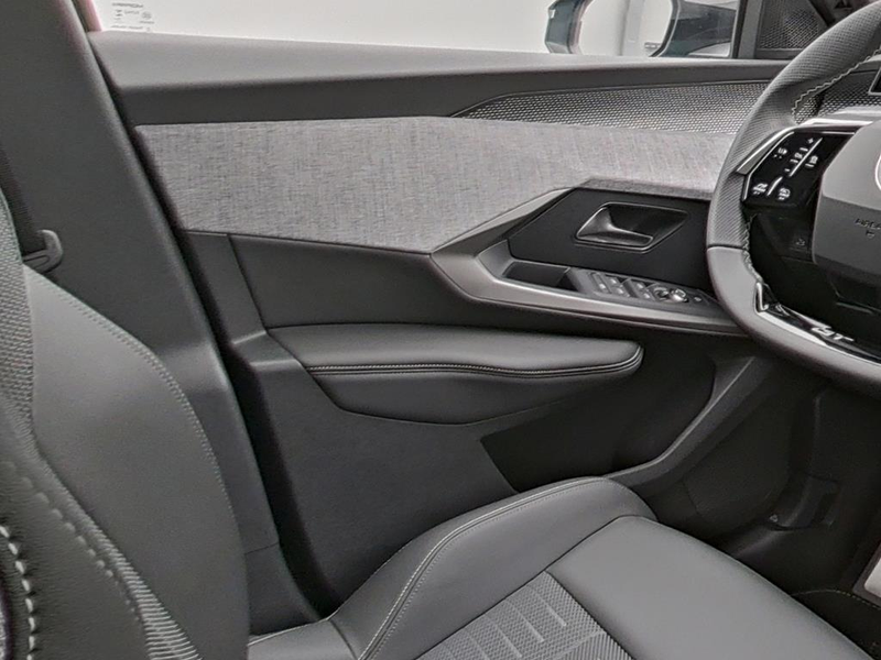 Peugeot 5008 GT HYBRID 145 e-DSC6 — photo 15
