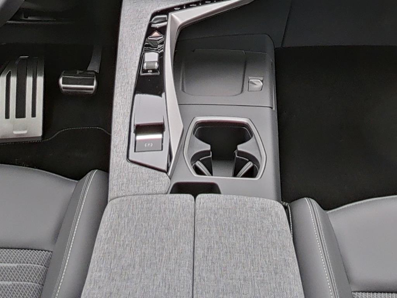Peugeot 5008 GT HYBRID 145 e-DSC6 — photo 14