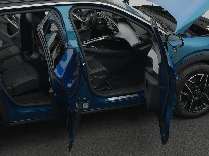 Peugeot 5008 GT HYBRID 145 e-DSC6 — photo 12