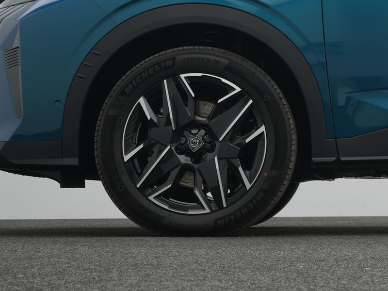 Peugeot 5008 GT HYBRID 145 e-DSC6 — photo 9