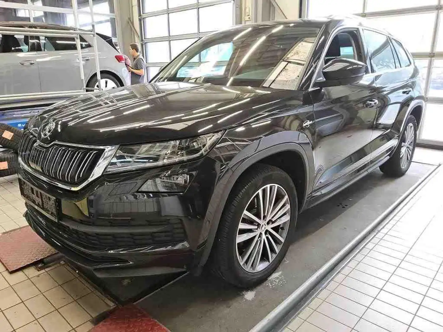 Skoda Kodiaq 2.0 TSI L&K 4x4 *STDHZG*ViCo*AHK*360°*LED Schwarz - 2