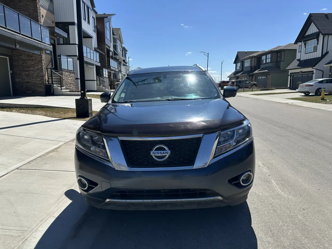 Nissan Pathfinder снимка Nissan Pathfinder