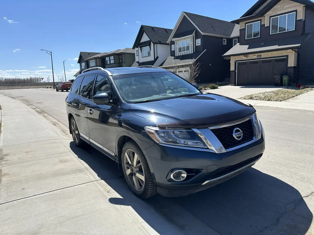 Nissan Pathfinder снимка Nissan Pathfinder