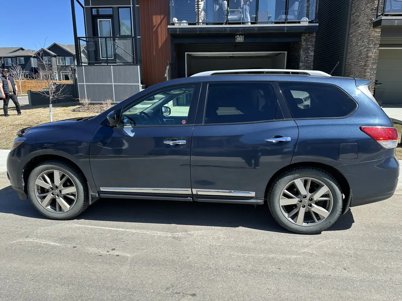 Nissan Pathfinder снимка Nissan Pathfinder