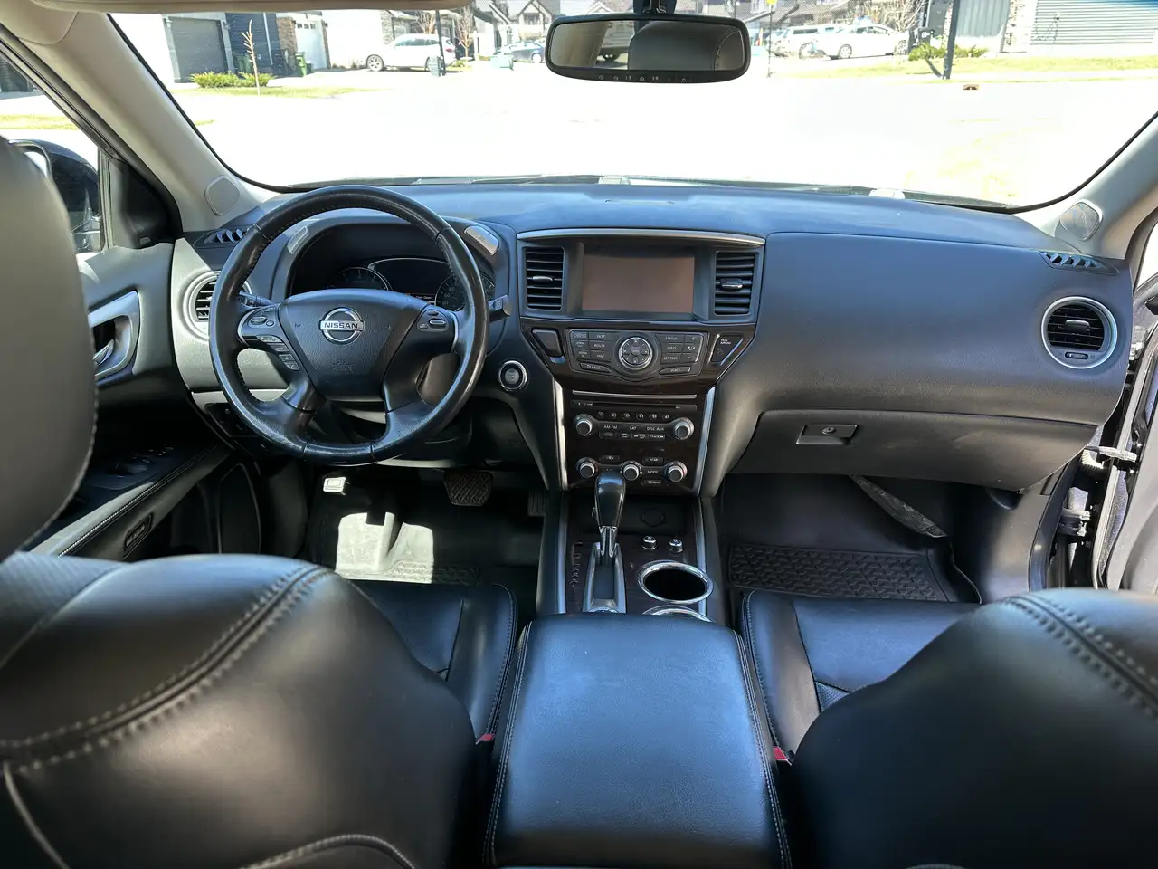 Nissan Pathfinder снимка Nissan Pathfinder