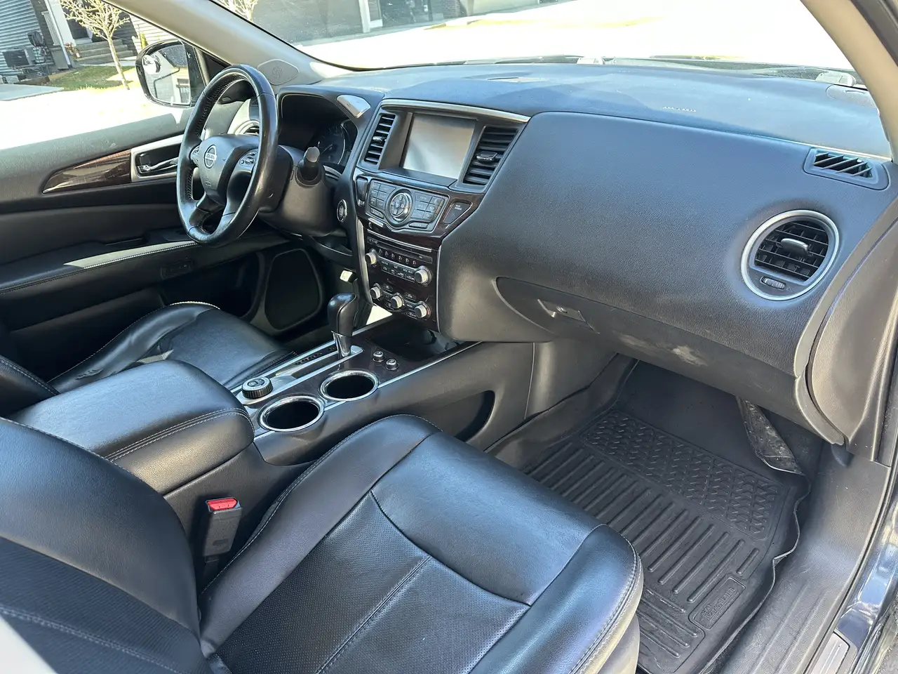 Nissan Pathfinder снимка Nissan Pathfinder