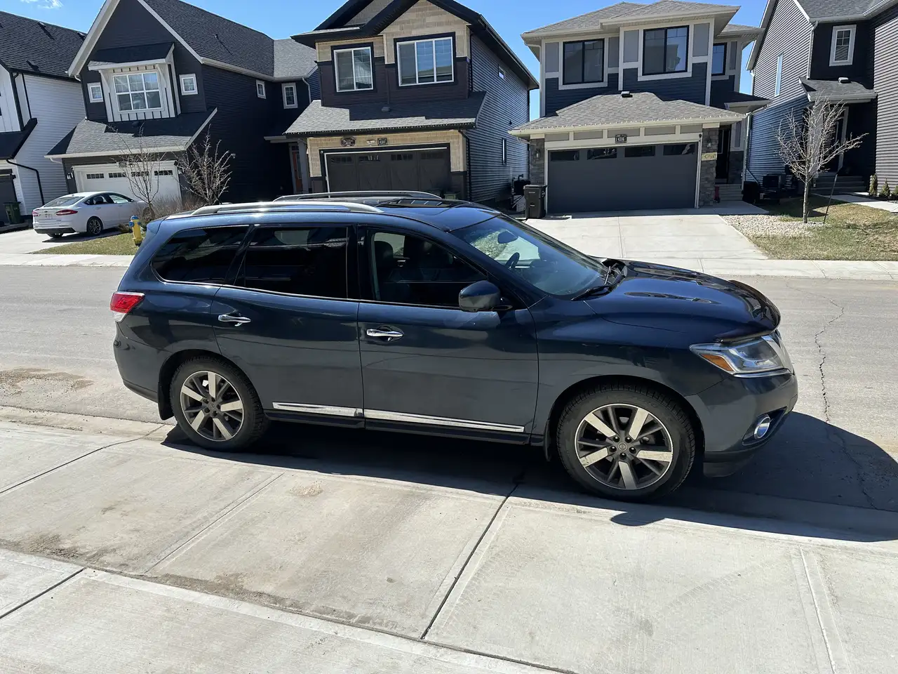 Nissan Pathfinder снимка Nissan Pathfinder