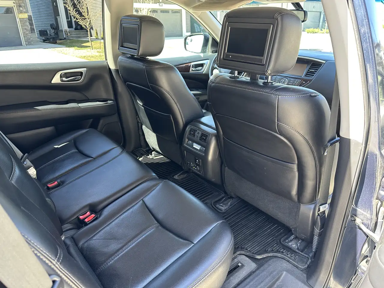 Nissan Pathfinder снимка Nissan Pathfinder
