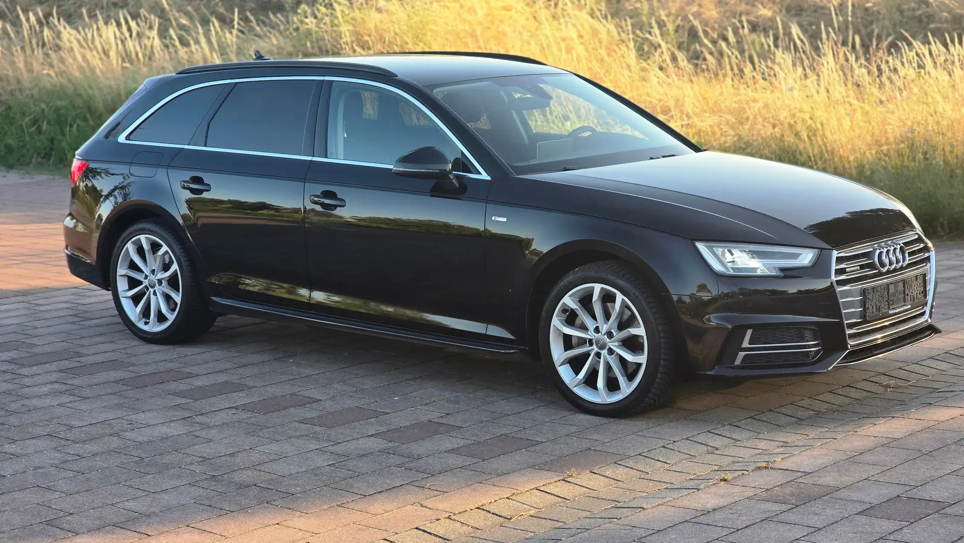 Audi A4 Av. Quattro S-Line 2.0l TDI 190PS LED S-Tronic SHZ Zwart - 1