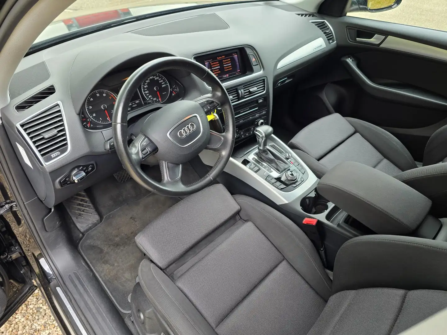 Audi Q5 2.0 TFSI quattro Pro Line Automaat 4 nieuwe banden Zwart - 2