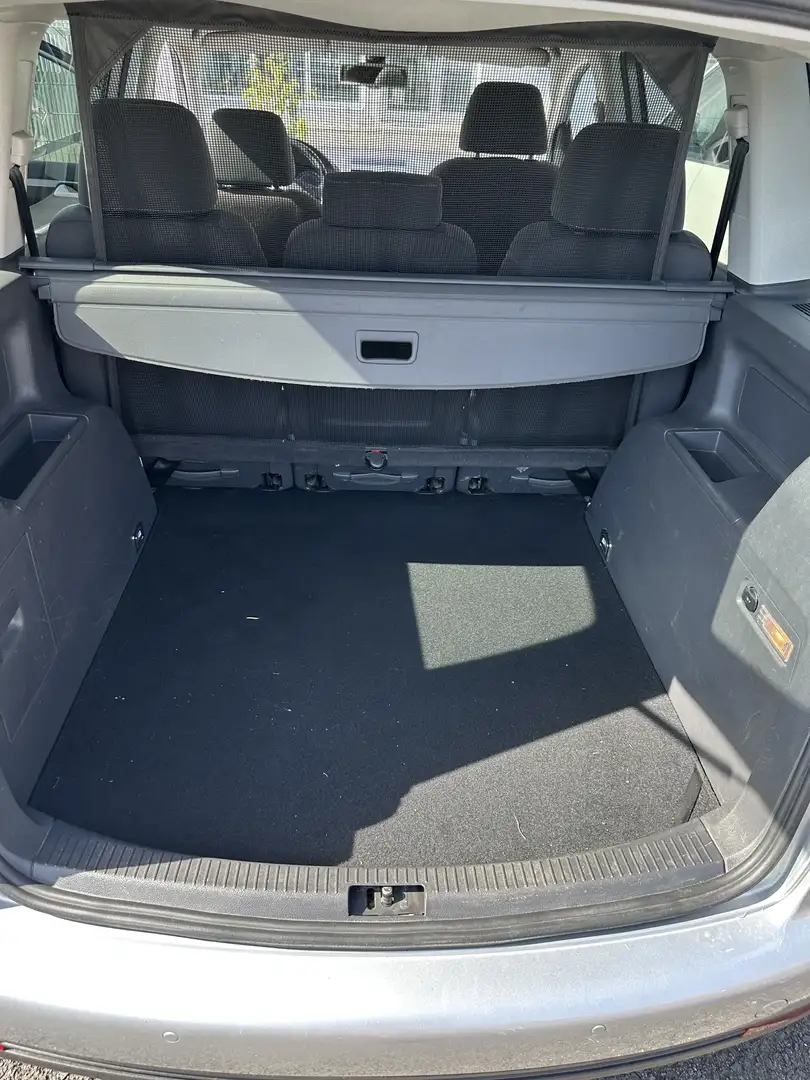 Volkswagen Touran United Grau - 1