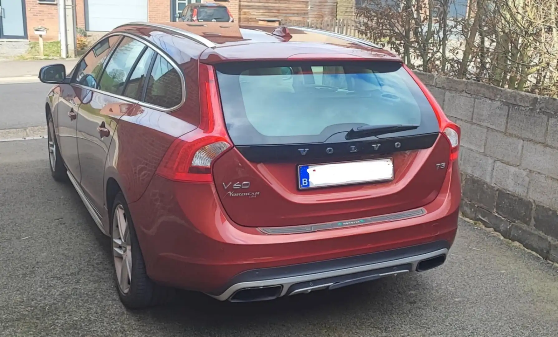 Volvo V60 2.0 T3 Man Summum Rouge - 2