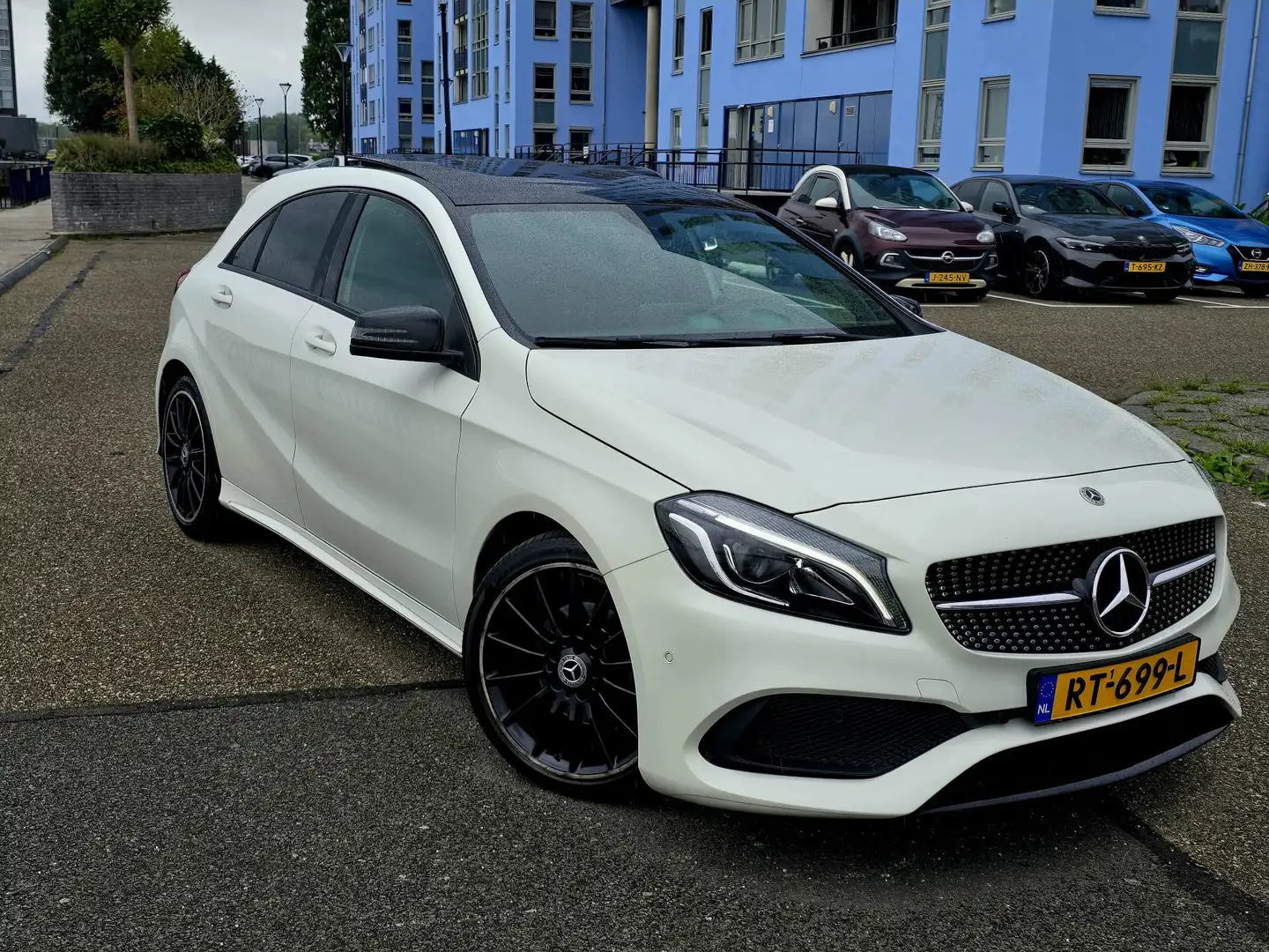 Mercedes-Benz A 180 AMG line Wit - 1