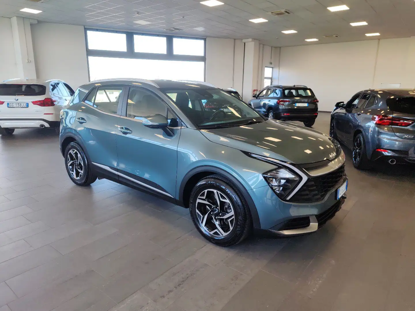 Kia Sportage 1.6TGDi 150cv MHEV Navi Cruise LaneAssist Fari LED Grau - 2