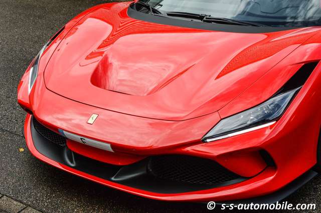 Ferrari F8 Spider AFS Lift Racing Seats Carbon Kamera