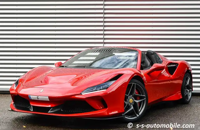 Ferrari F8 Spider AFS Lift Racing Seats Carbon Kamera