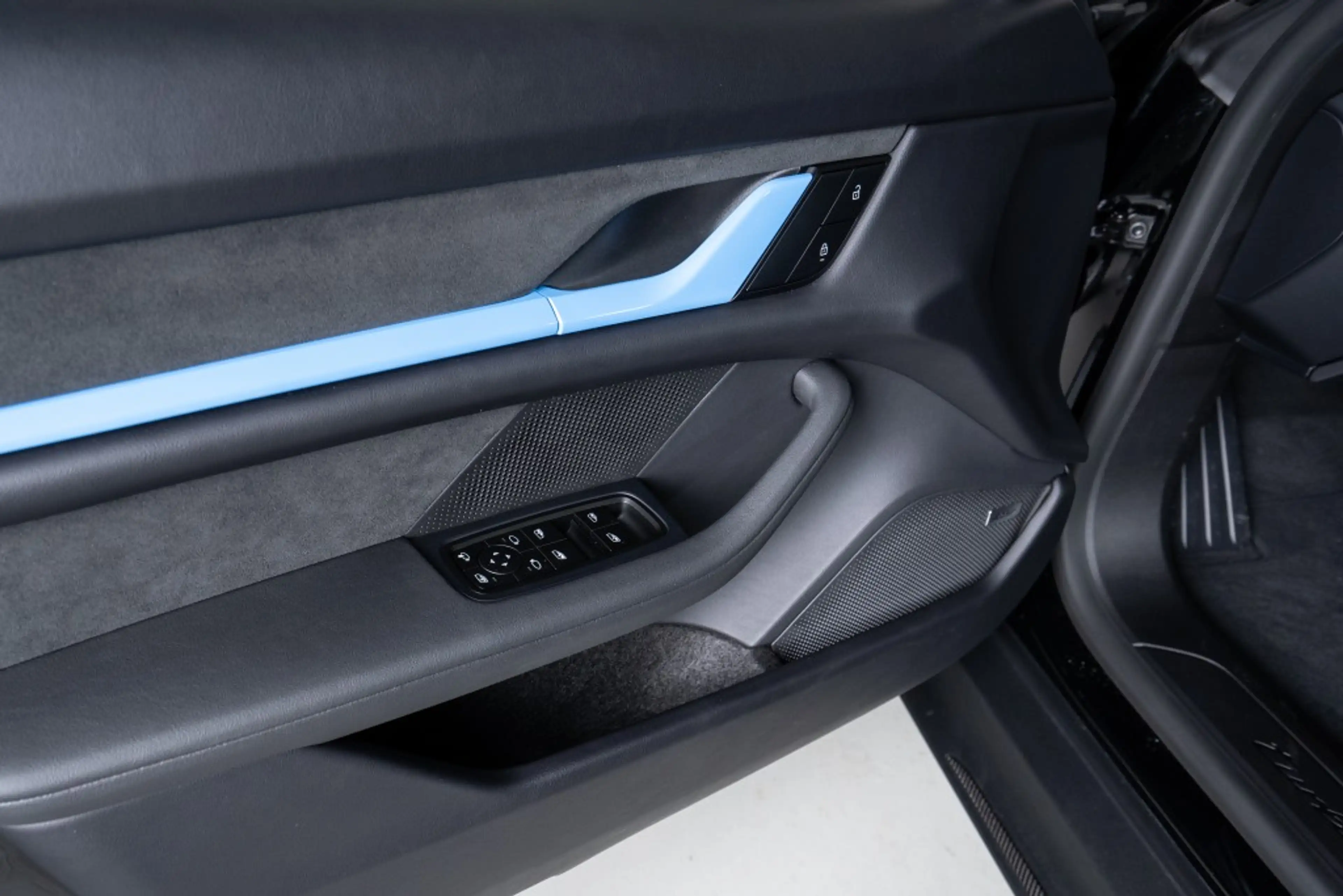 Porsche Taycan Turbo GT WEISSACH-PACKET ON STOCK! — photo 14