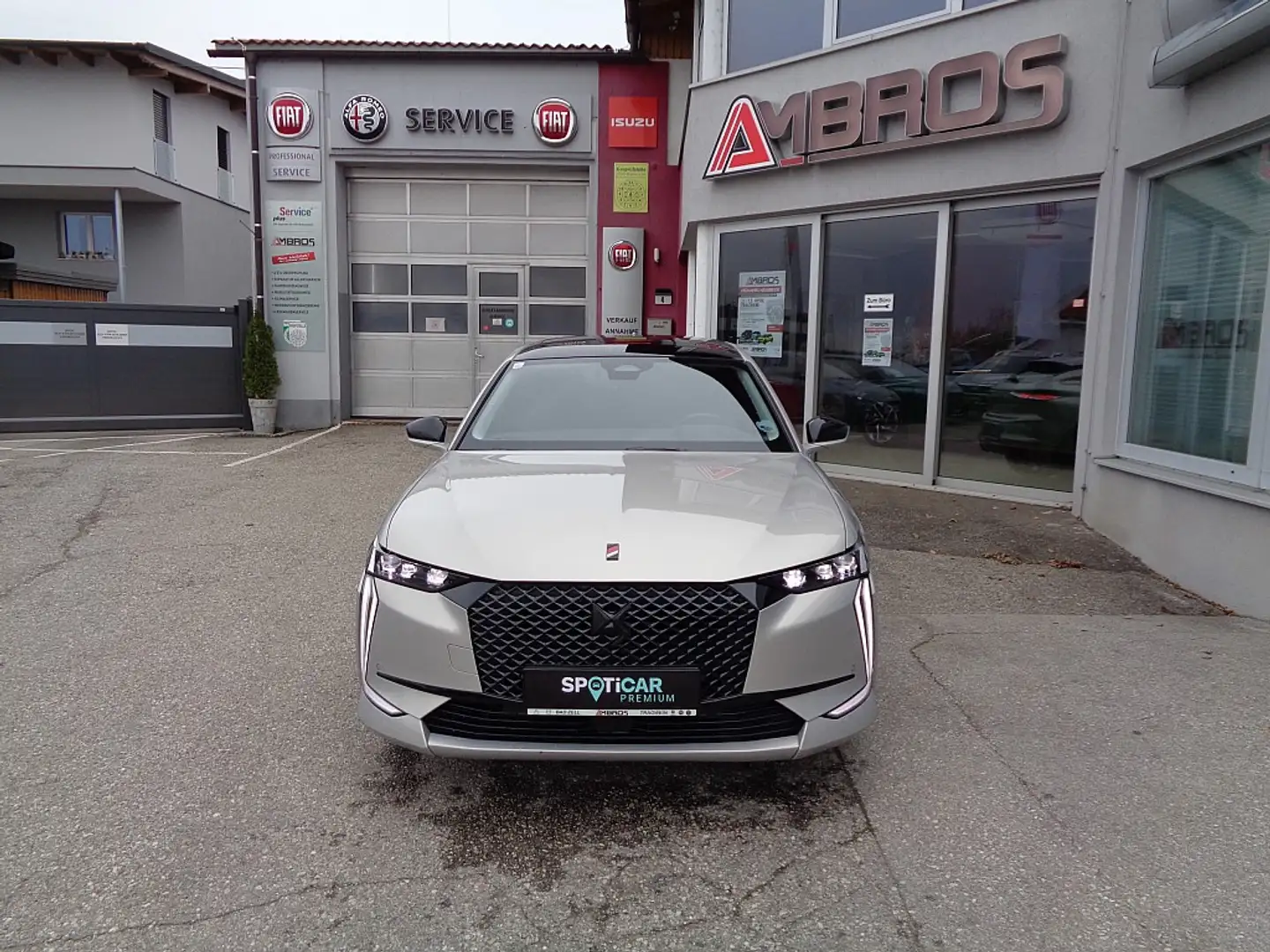 DS Automobiles DS 4 BlueHDi 130 Diesel S&S EAT8 Performance Line Sc... Silber - 2
