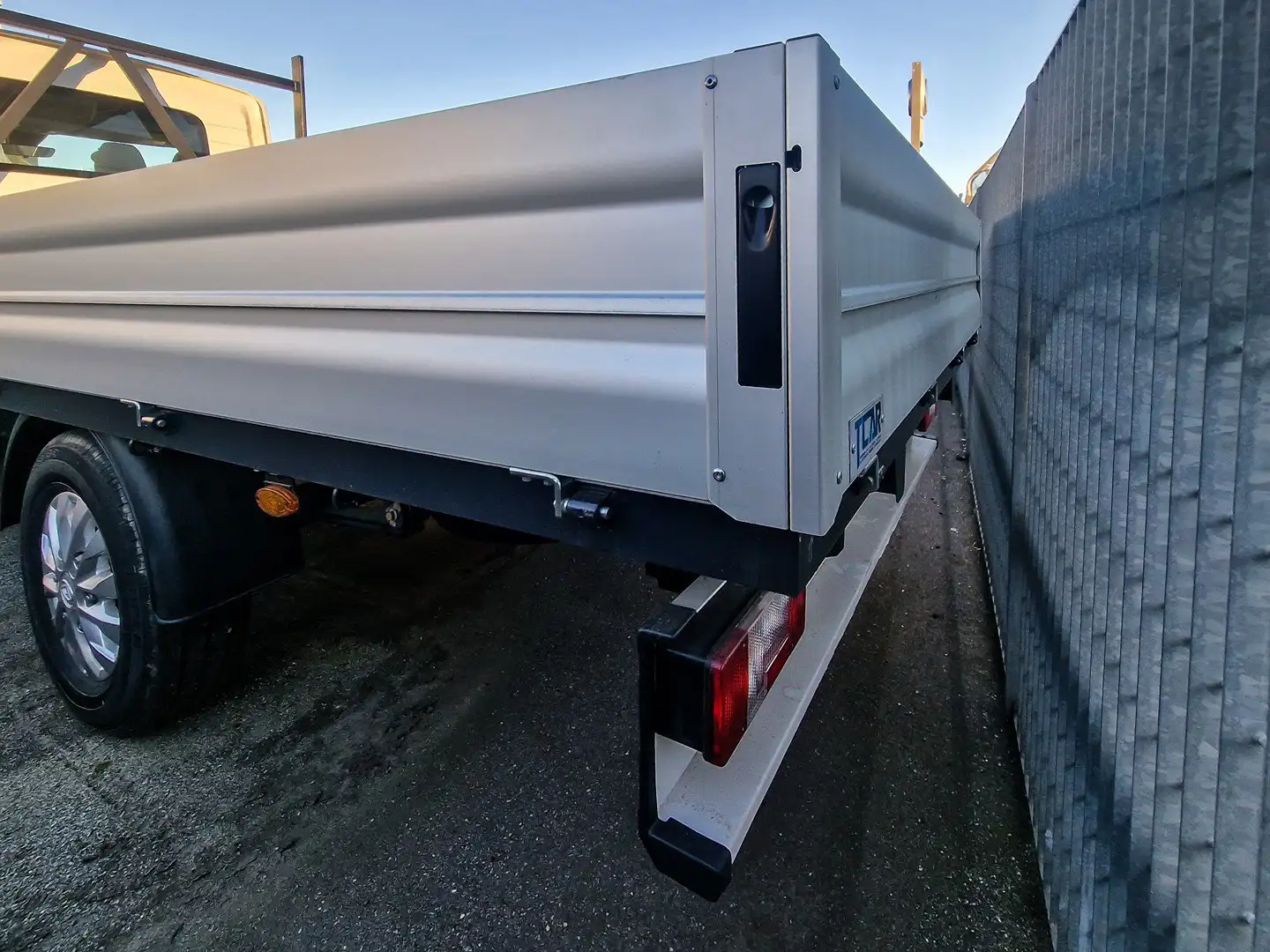 Maxus eDeliver 9 e Deliver 9 L4/65kWh CASSONE FISSO Weiß - 2