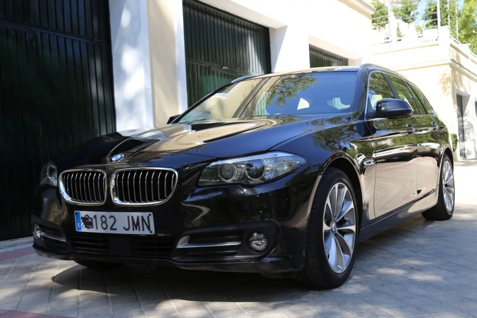 BMW 520 520dA Touring Schwarz - 1