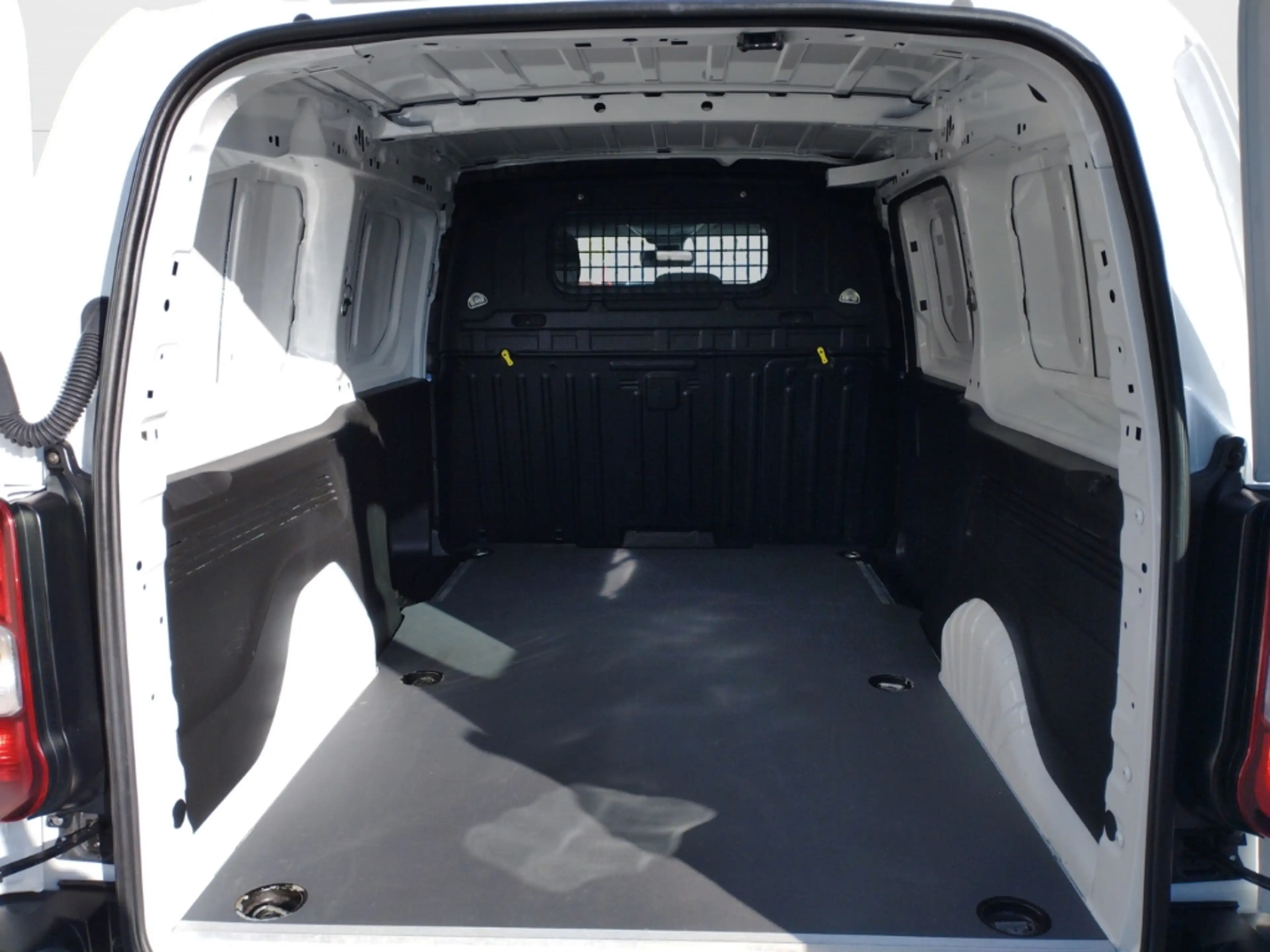 Toyota Proace City Meister L2 VERBLECHT 4-TÜRIG, 1,5 D-4D 75 KW — photo 8