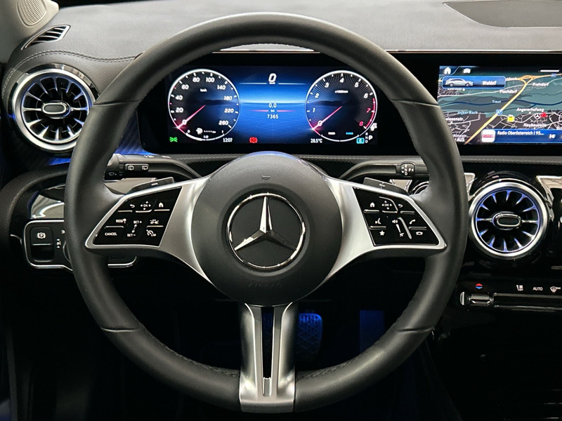 Mercedes-Benz CLA 180 Shooting Brake Cam PTS Navi Wide LED — photo 9
