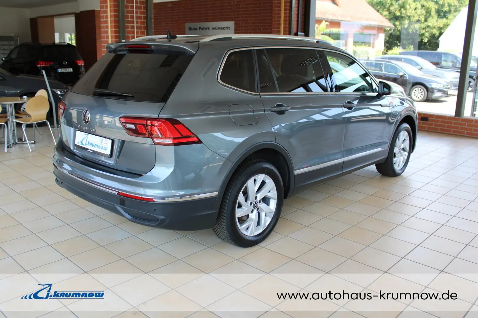 Volkswagen Tiguan Allspace Tiguan Allspace Life 1.5 TSI OPF DSG 7-Sitze+AHK Grau - 2