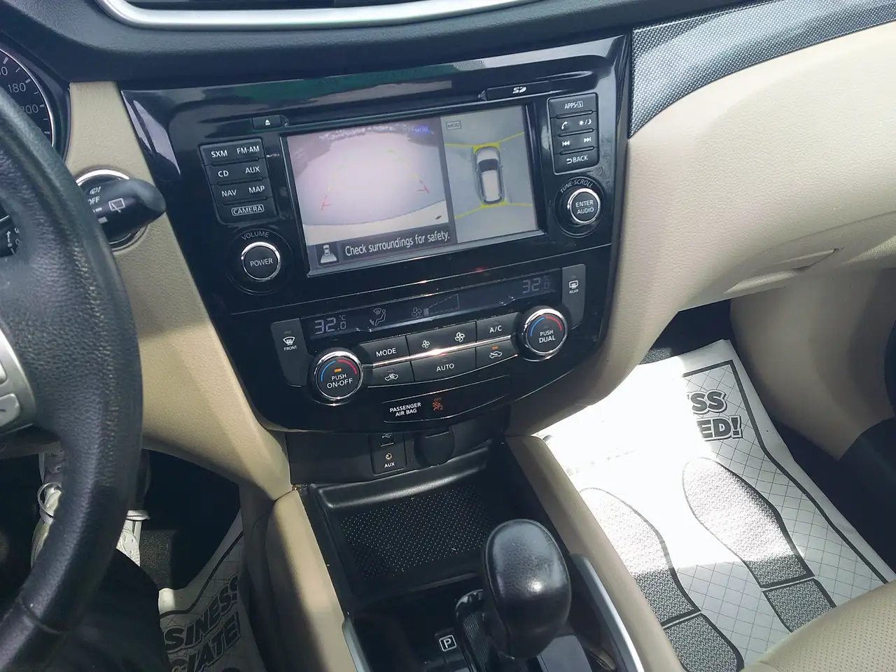 Nissan Rogue снимка Nissan Rogue