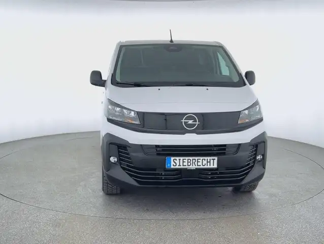 Opel Vivaro view 2