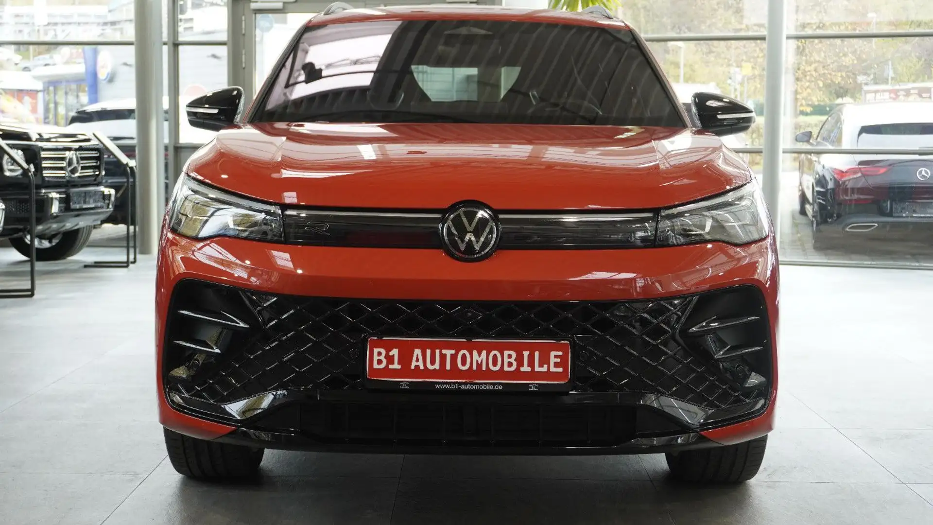 Volkswagen Tiguan 2.0 TDI 4M 2xR-Line*AHK*HEAD*STHZ*360°KA Rot - 2