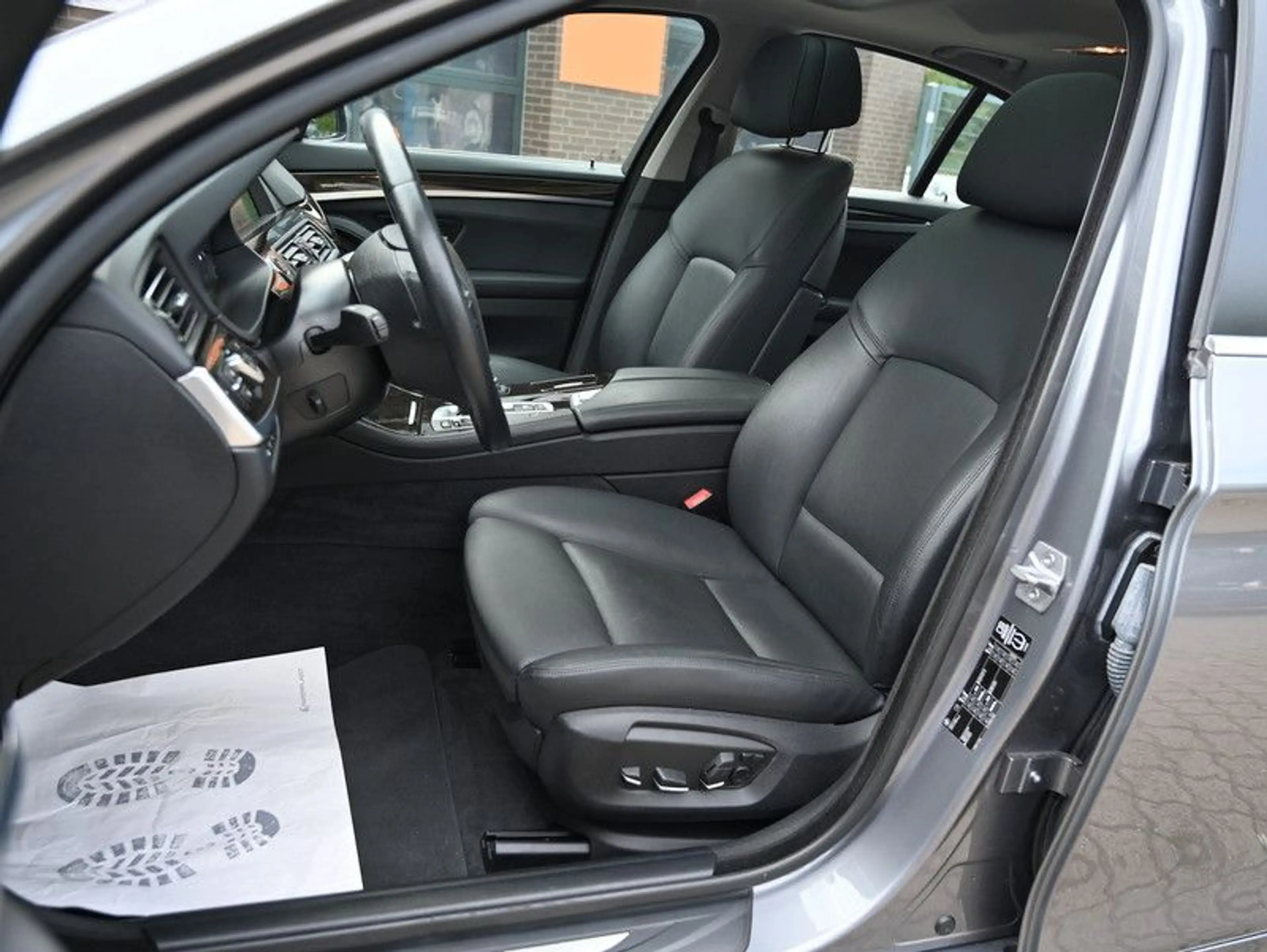 BMW 535 i Limousine Leder Bi-Xenon Cam Schiebedach — photo 15