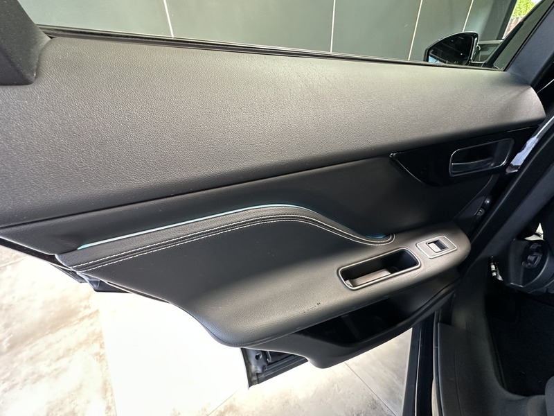 Jaguar F-Pace R-Sport 20d AWD — photo 15