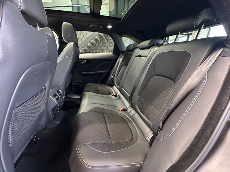 Jaguar F-Pace R-Sport 20d AWD — photo 17